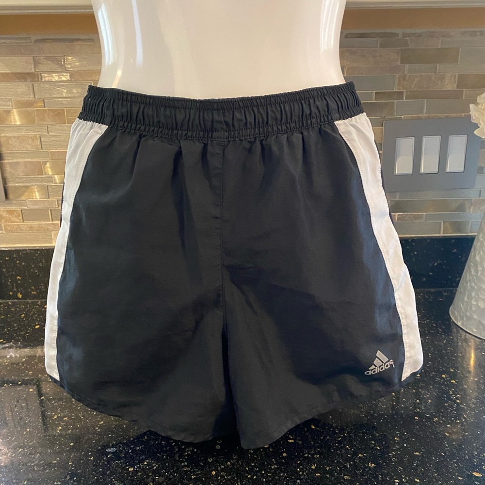 Women’s Adidas Athletic Shorts 💐